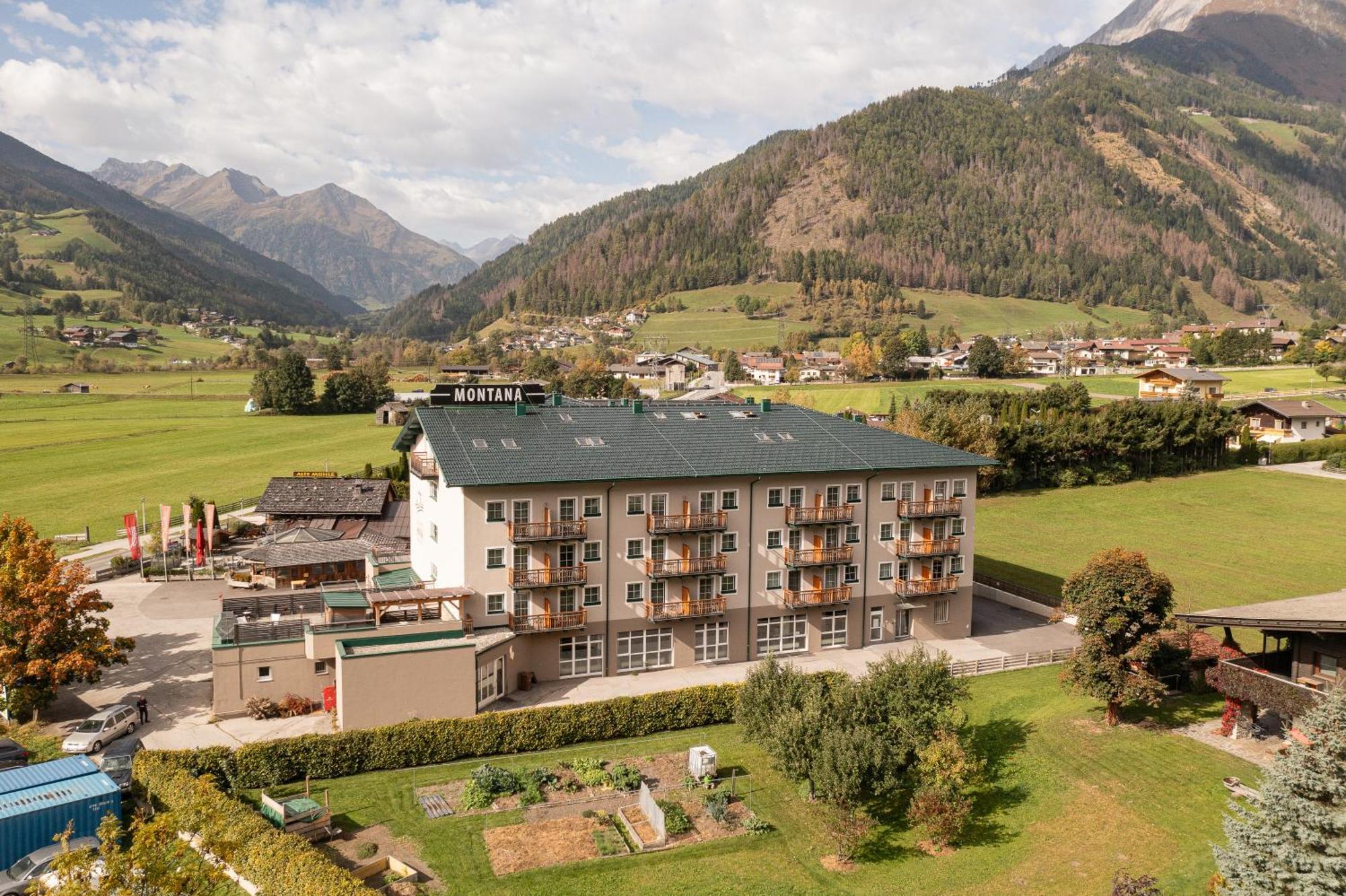 Alpenparks Hotel Montana Matrei in Osttirol Bagian luar foto